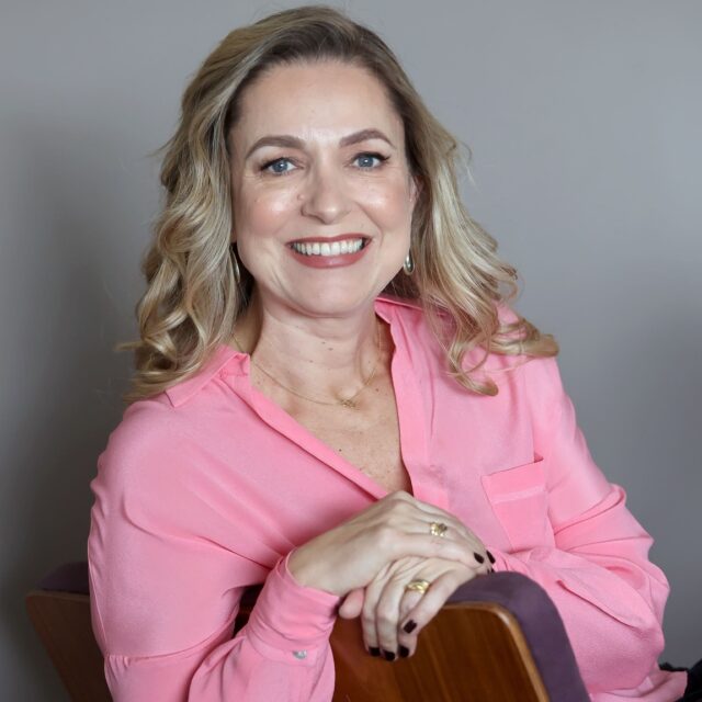 https://vanessapinsky.com.br/wp-content/uploads/2024/05/Perfil-VP_quadrado-baixa-1-640x640.jpeg